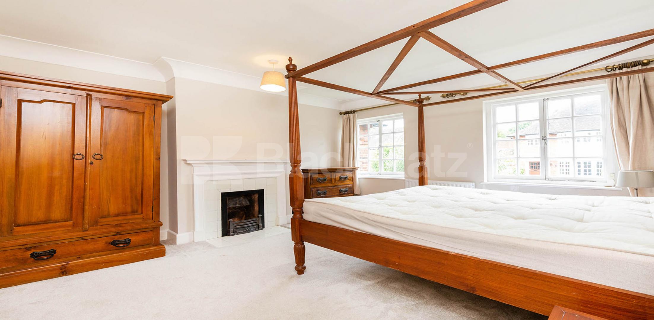 			FAMILYS ONLY, 3 Bedroom, 1 bath, 1 reception House			 Cascade Avenue, MUSWELL HILL
